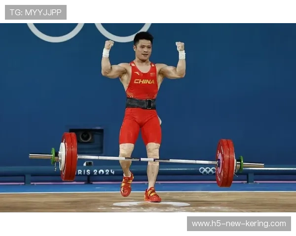 中国举重青年选手在训练中取得体能与技术双重提升 中国举重青年选手在训练中取得体能与技术双重提升